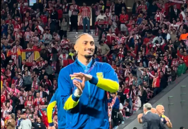 "Foi um jogo roubado", detona Raphinha após eliminação do Barcelona na Champions "Foi um jogo roubado", detona Raphinha após eliminação do Barcelona na Champions