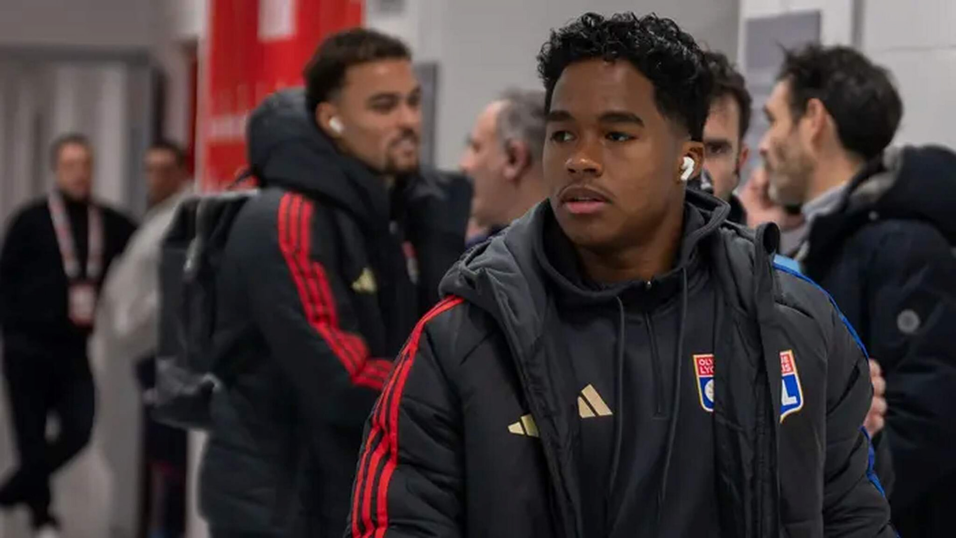 Imagem da noticia Endrick tem cartão vermelho anulado e pena reduzida na França