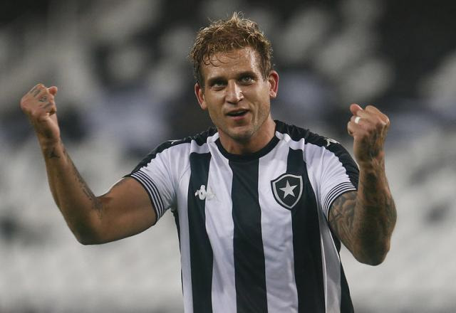 Imagem da noticia Rafael Moura cobra pagamentos de John Textor por dívidas do Botafogo