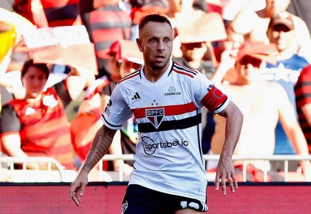 Imagem da noticia São Paulo anuncia renovação de contrato do lateral-direito Rafinha