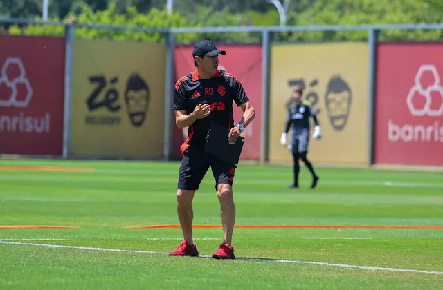 Técnico Ramón Díaz pega seis jogos de suspensão por fala machista Técnico Ramón Díaz pega seis jogos de suspensão por fala machista