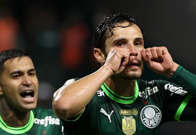 Imagem da noticia Em volta de lesão, Veiga brilha e Palmeiras vence Corinthians pelo Brasileiro