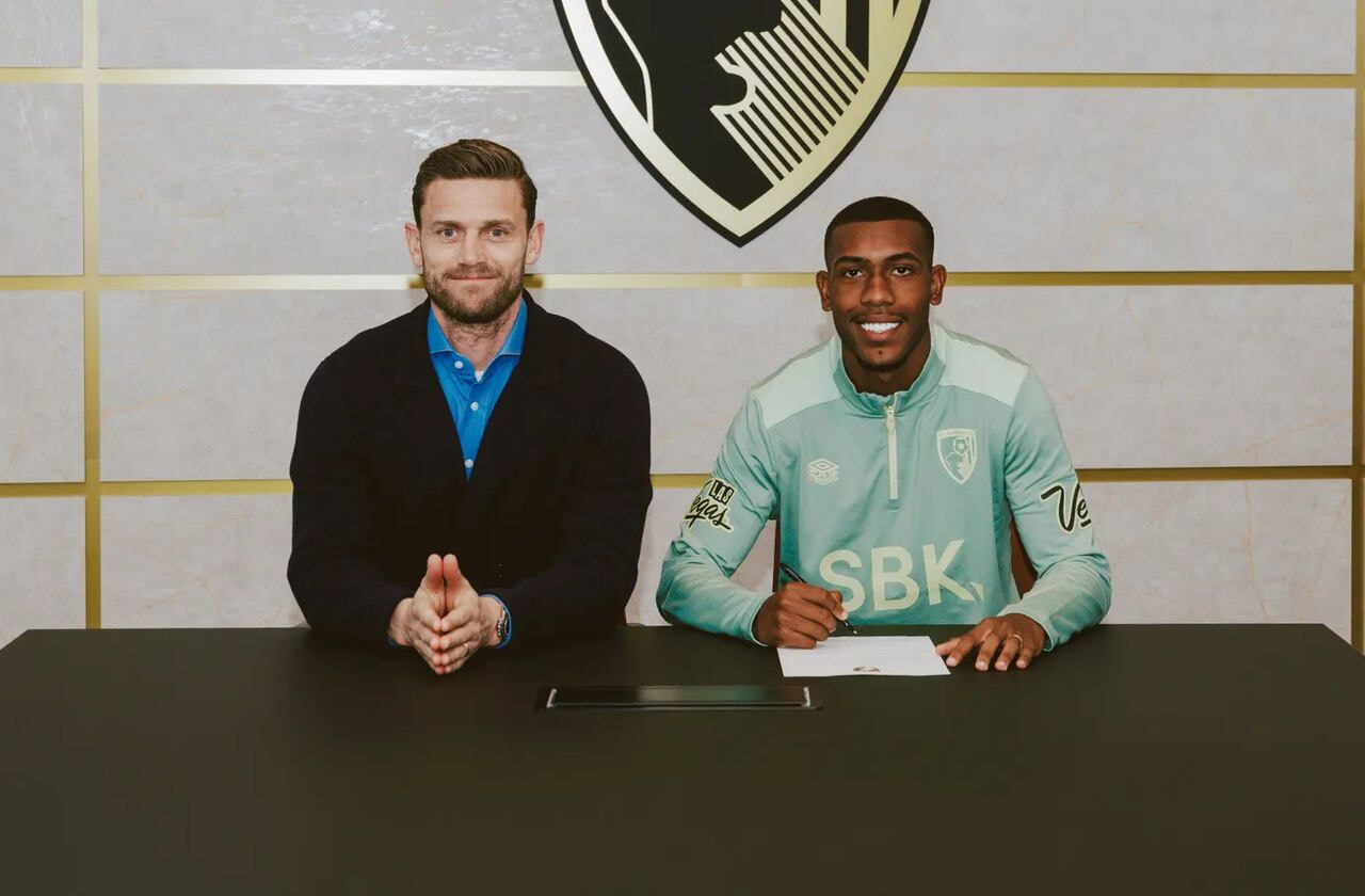 Imagem da noticia Técnico do Bournemouth abre o jogo sobre escalação de Rayan