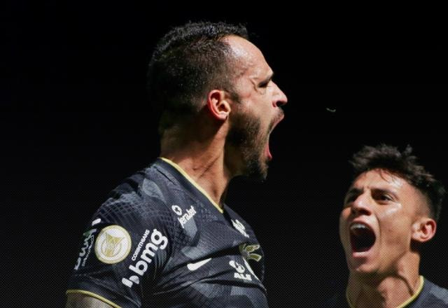 Imagem da noticia Corinthians vence o Bragantino e mantém liderança do Brasileirão