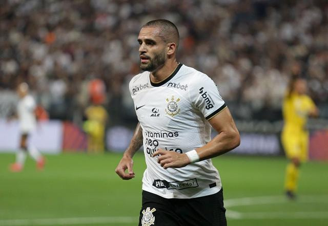 Imagem da noticia Corinthians detecta lesão, e Renato Augusto inicia tratamento no joelho direito