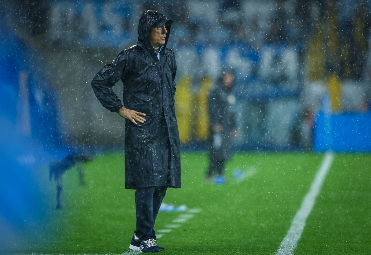 Imagem da noticia Renato Gaúcho coloca cargo à disposição e ironiza: "Talvez o Guardiola sirva"