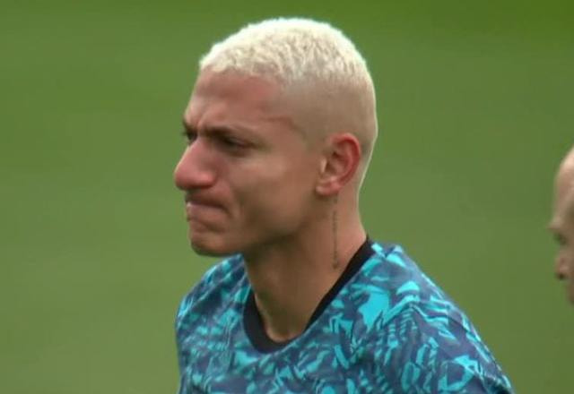 Imagem da noticia Richarlison sofre lesão e deixa campo chorando no Campeonato Inglês