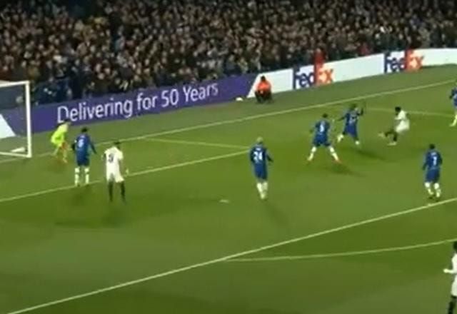 Imagem da noticia Na trave! Rodrygo quase abre placar para o Real Madrid contra Chelsea
