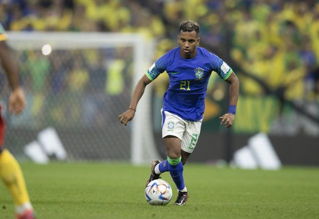 Imagem da noticia Rodrygo se desculpa após perder pênalti: "Ainda não tenho forças para levantar"