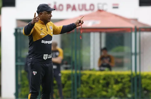 São Paulo reduz drasticamente gastos com comissão técnica após troca no comando São Paulo reduz drasticamente gastos com comissão técnica após troca no comando