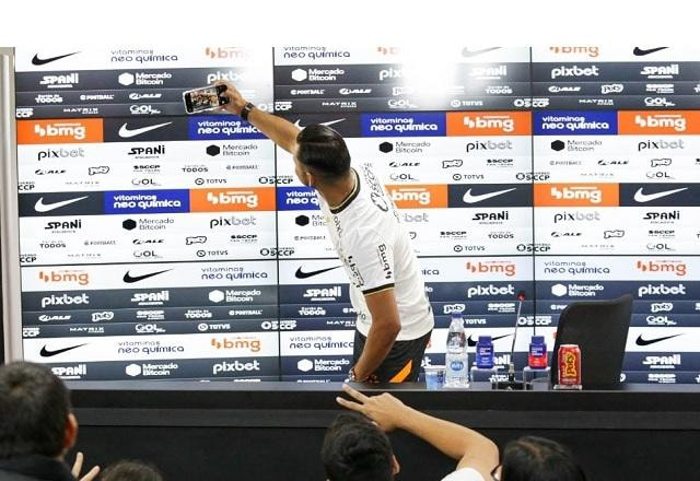 Imagem da noticia Romero repete selfie e afirma: "Quero voltar a ser campeão com o Corinthians"