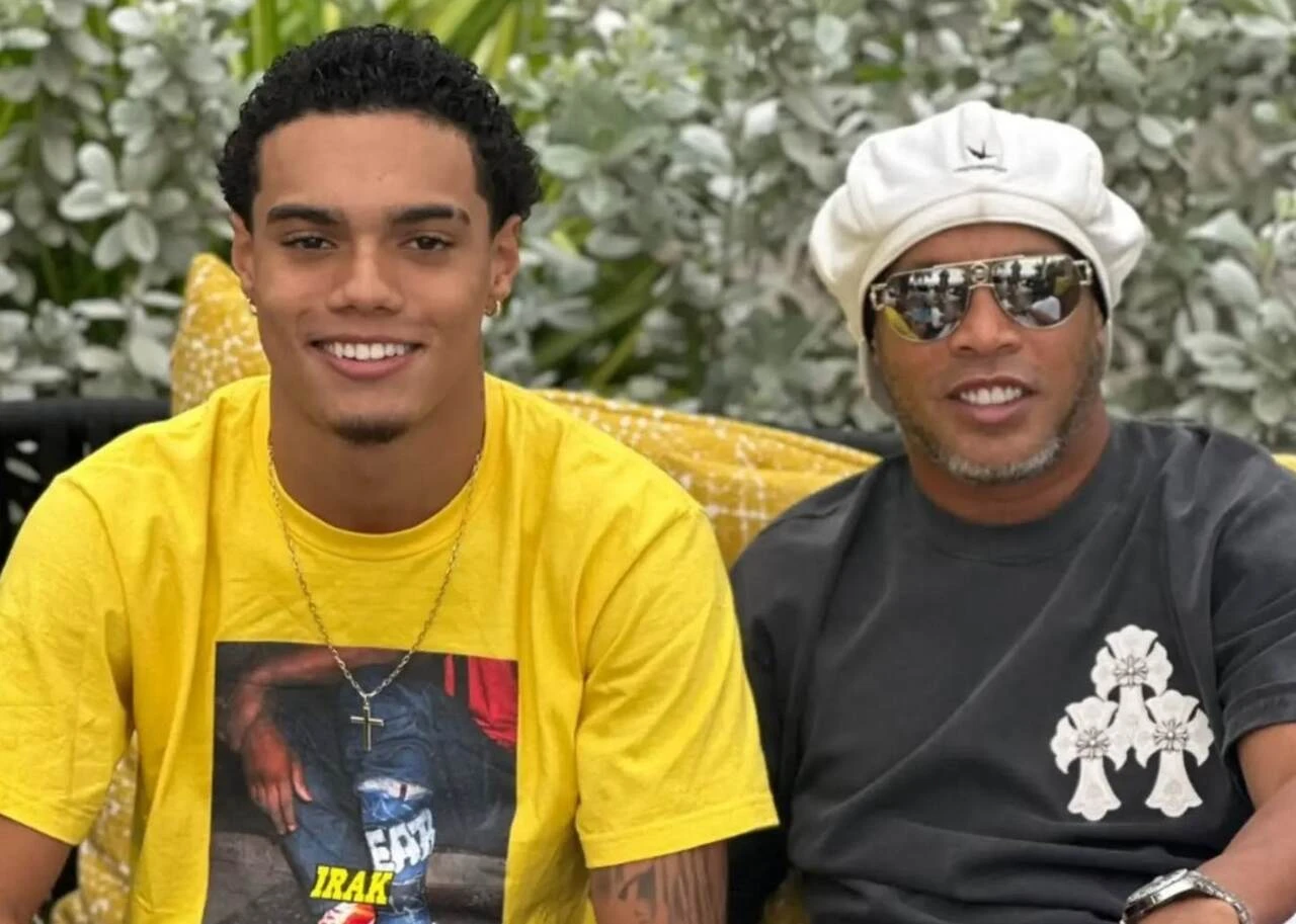 Imagem da noticia Filho de Ronaldinho, João Mendes diz não sentir pressão pelo nome do pai