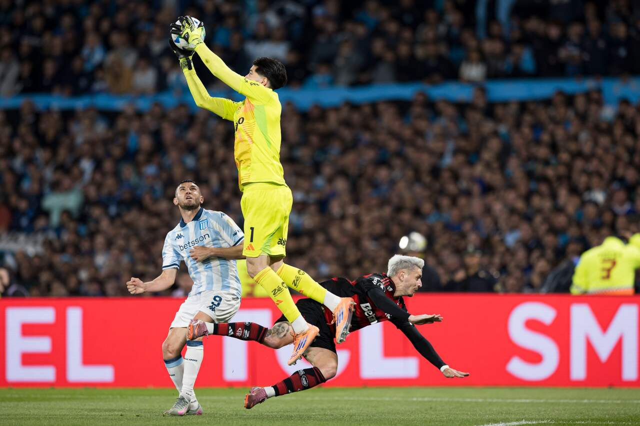 Imagem da noticia Rossi garante empate e Flamengo se classifica à final da Libertadores