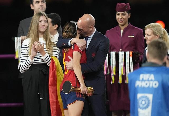 Imagem da noticia Federação espanhola pede desculpas por "comportamento inaceitável" de Rubiales