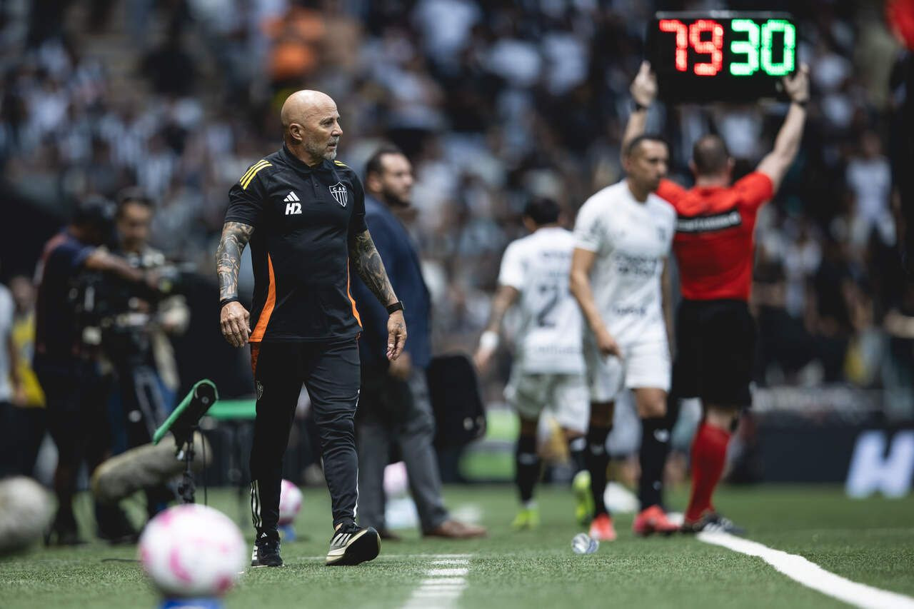 Imagem da noticia Sampaoli elogia Dudu após vitória do Atlético e reclama de ''vantagem'' do Del Valle