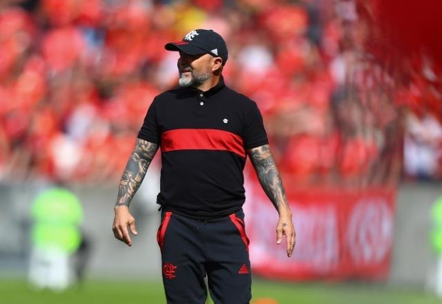 Imagem da noticia Sampaoli explica substituição de Pedro: "Um centroavante ou outro"