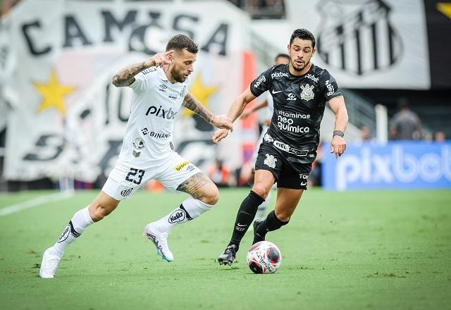 Imagem da noticia Santos busca empate contra Corinthians em clássico com polêmica de arbitragem