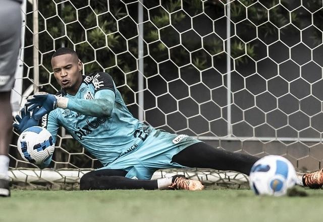 Imagem da noticia Santos confirma interesse de "equipe da Série A" por John, mas recusa oferta