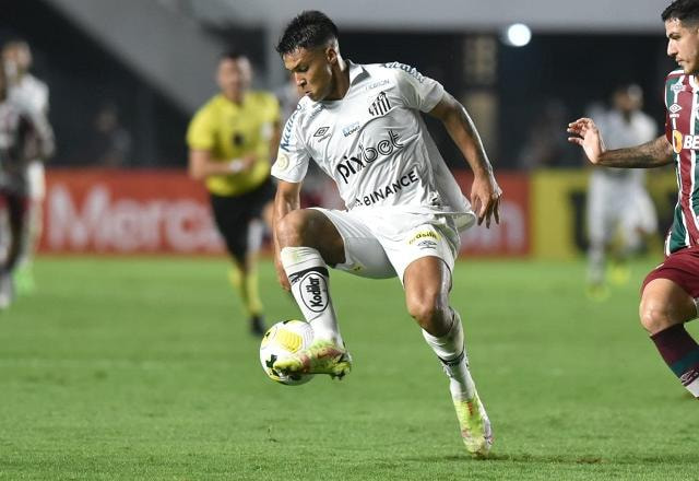Imagem da noticia Santos e Fluminense empatam em jogo de quatro gols pelo Brasileirão
