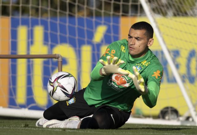 Imagem da noticia Weverton sofre trauma na mão e deixa a seleção; Santos é convocado