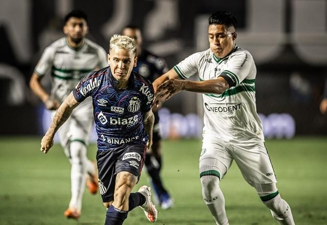 Imagem da noticia Santos vence Coritiba e deixa zona de rebaixamento do Brasileirão
