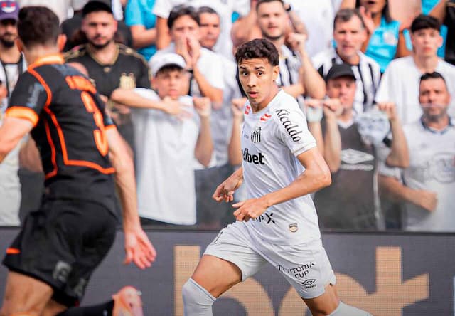 Com gols de Gabigol e Depay, Santos e Corinthians empatam na Vila Com gols de Gabigol e Depay, Santos e Corinthians empatam na Vila