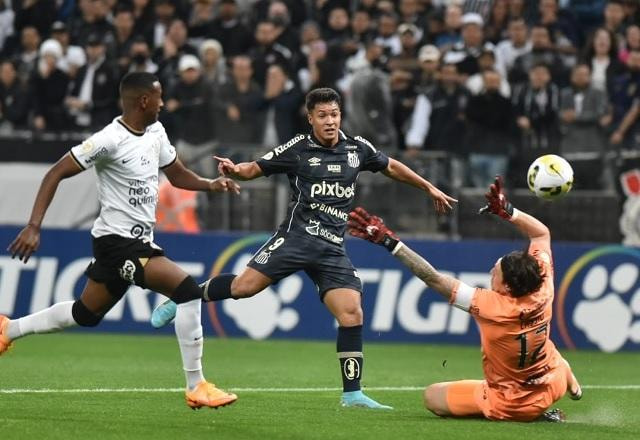 Imagem da noticia Santos x Corinthians: onde assistir, escalações e desfalques