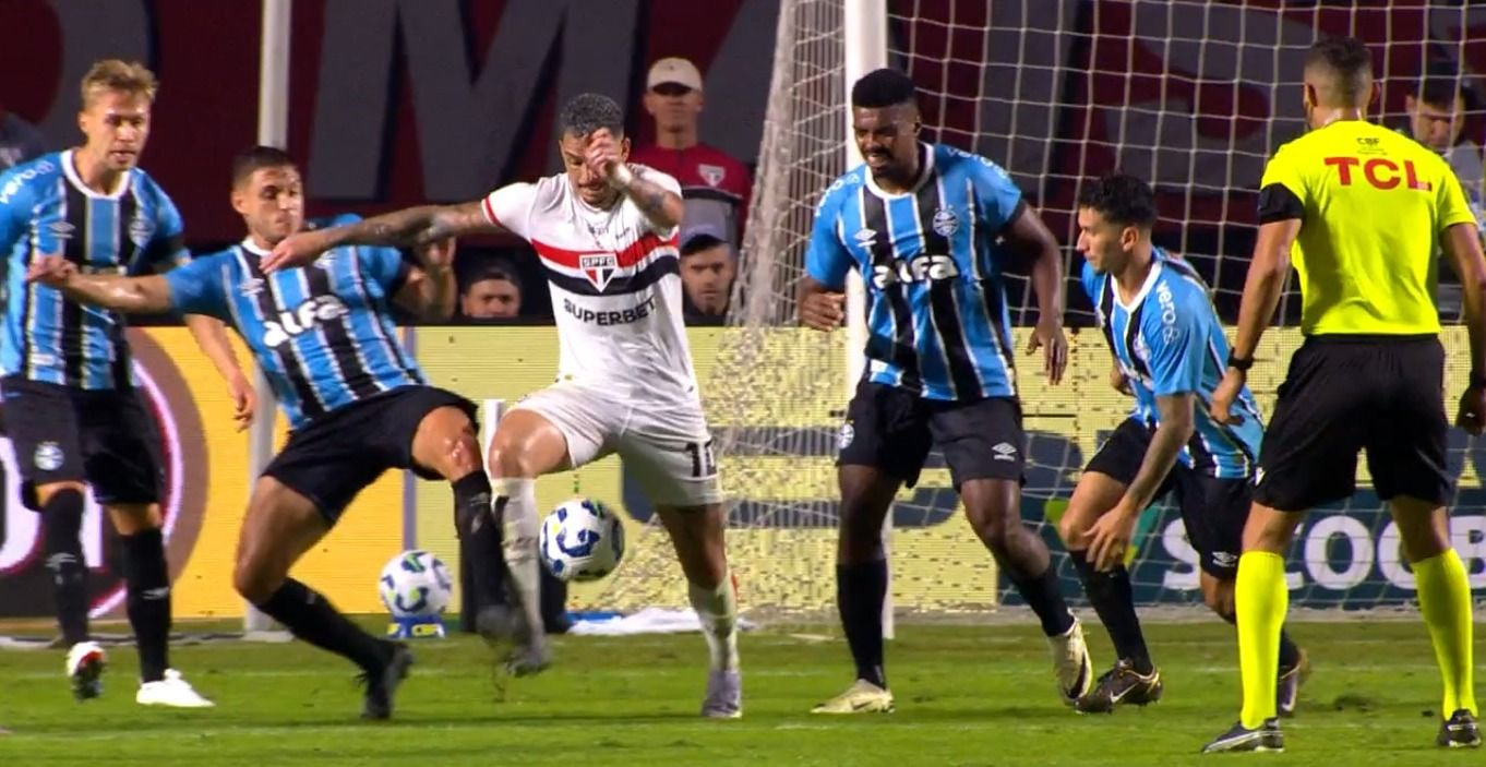 Imagem da noticia CBF divulga áudio do VAR em pênalti polêmico de São Paulo x Grêmio