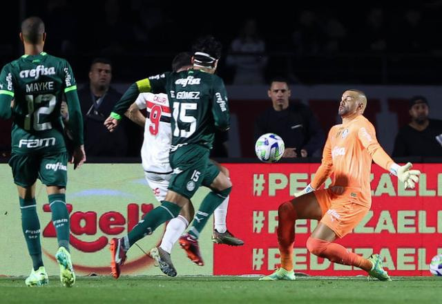 Imagem da noticia São Paulo bate Palmeiras e larga na frente nas quartas da Copa do Brasil