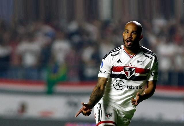 Imagem da noticia São Paulo despacha Atlético-GO nos pênaltis e vai à final da Sul-Americana