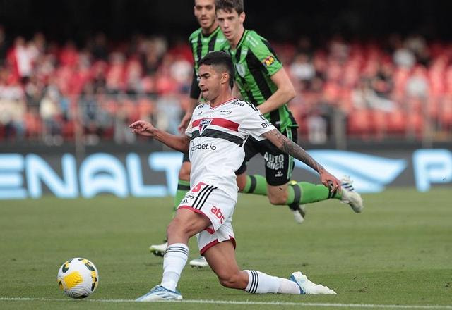 Imagem da noticia América-MG x São Paulo: onde assistir, escalações e desfalques