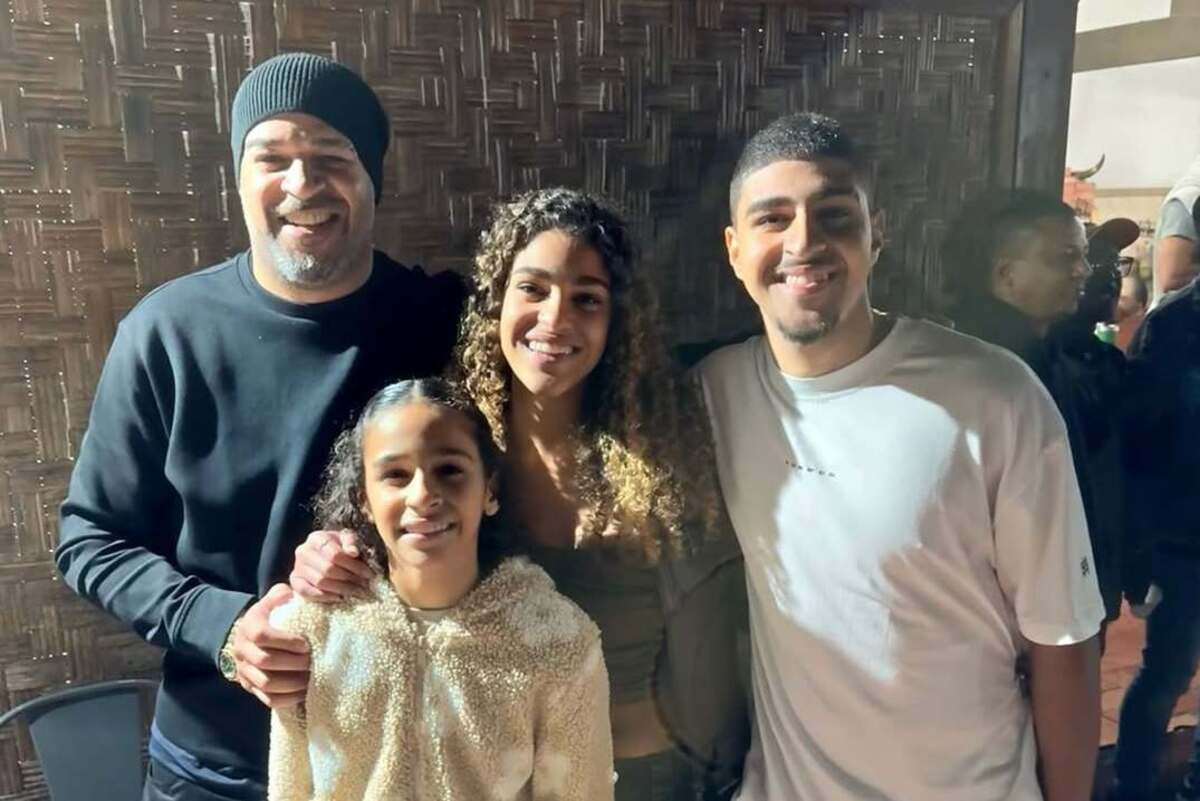 Imagem da noticia Semelhança de Adriano Imperador com os três filhos em foto causa surpresa