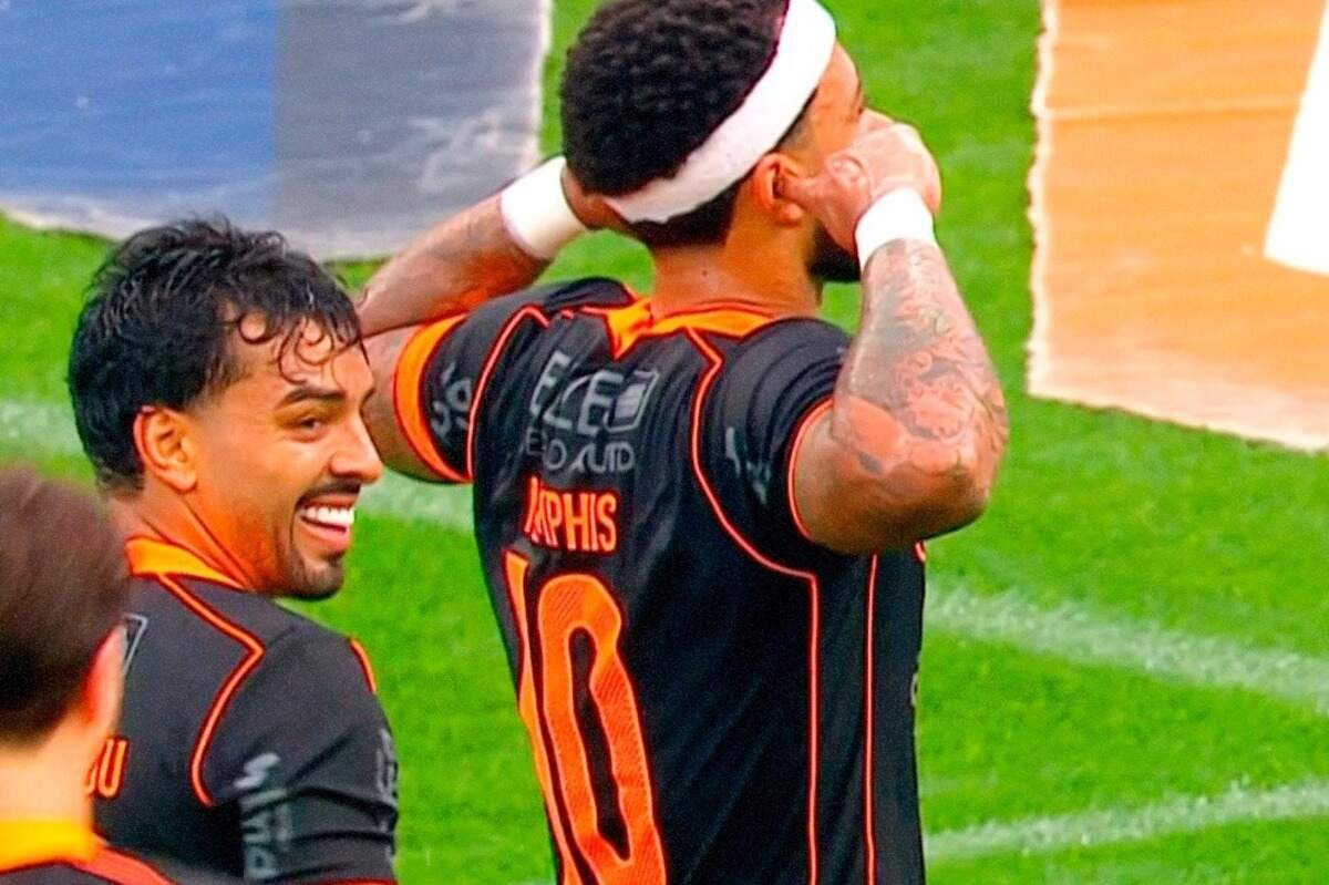 Imagem da noticia Depay volta a marcar e celebra terceira vitória consecutiva do Corinthians: "Trazem confiança"