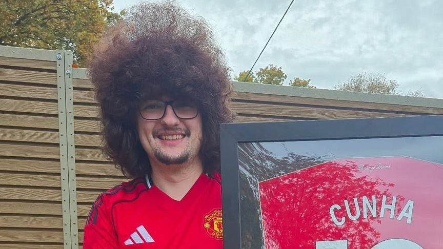 Imagem da noticia West Hamderruba sequência de vitórias do United e adia corte de cabelo de torcedor