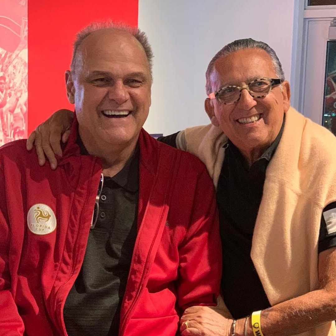 Imagem da noticia Galvão Bueno exalta Oscar Schmidt: 'Torci como fã e transmiti títulos'