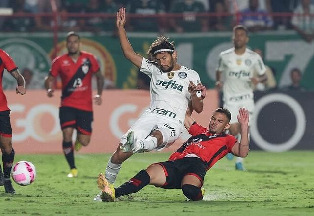 Imagem da noticia Palmeiras empata com Atlético-GO, e vantagem na liderança fica em dez pontos