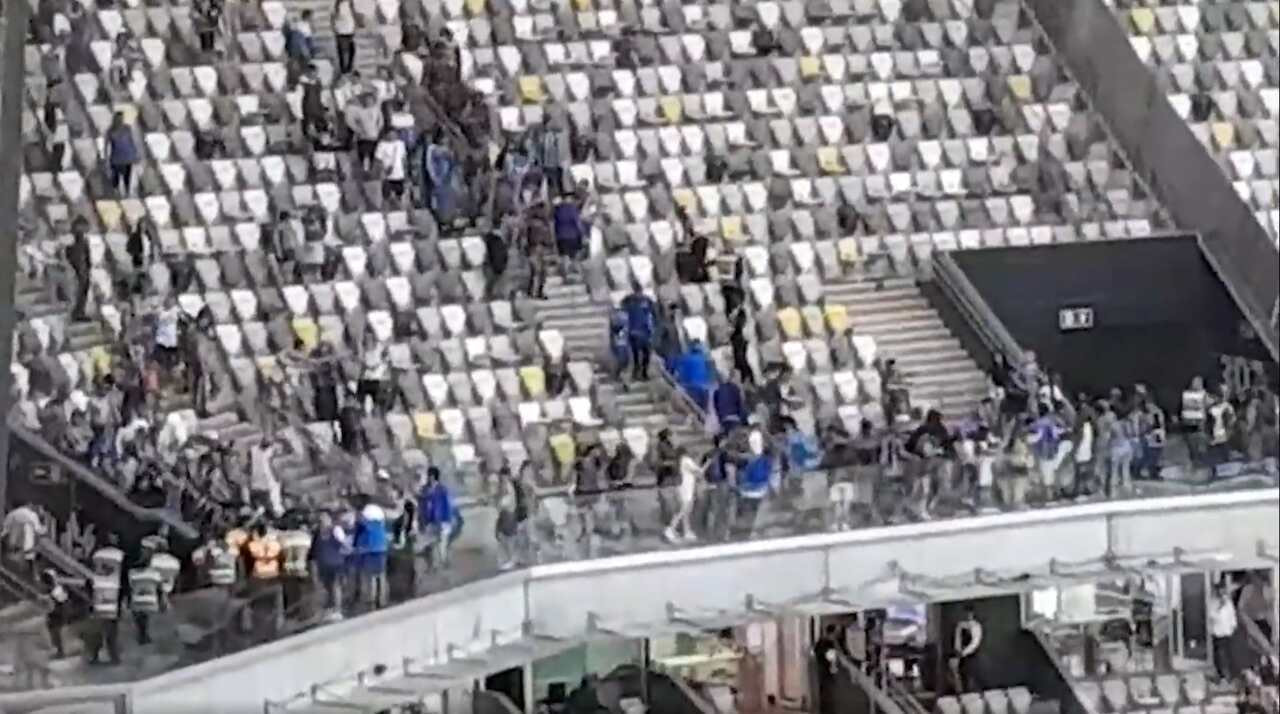 Imagem da noticia Torcedores do Godoy Cruz brigam com seguranças no fim do jogo contra o Atlético