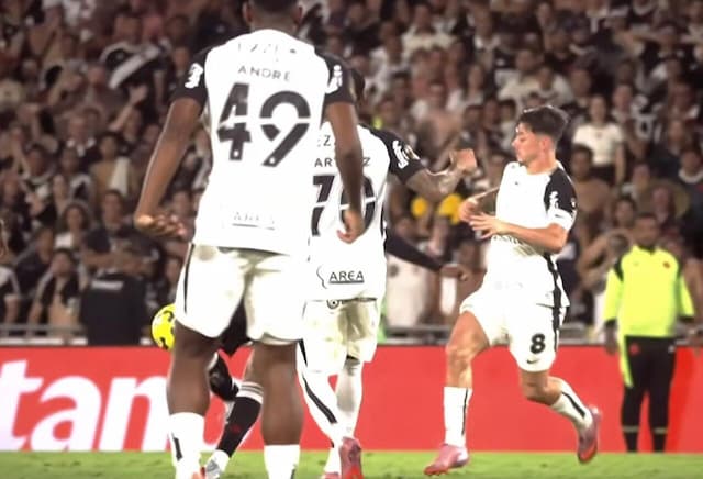 Rodrigo Garro recorda momentos difíceis após conquista da Copa do Brasil Rodrigo Garro recorda momentos difíceis após conquista da Copa do Brasil