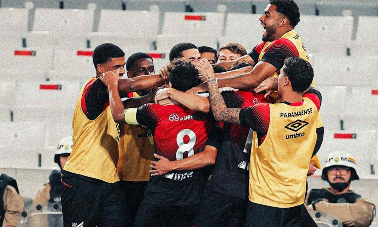 Imagem da noticia Athletico leva susto no fim, mas estreia com vitória no Paranaense