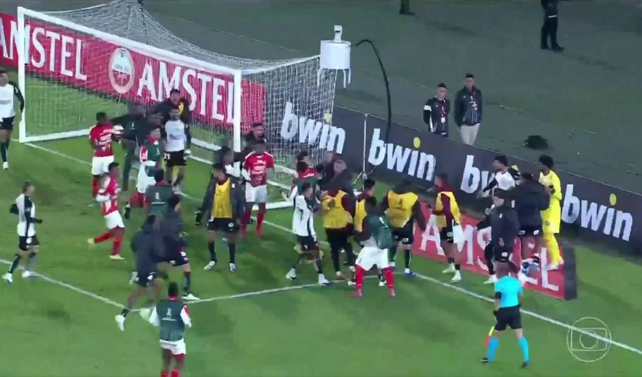 Imagem da noticia Confusão marca empate entre Corinthians e Santa Fe após apito final