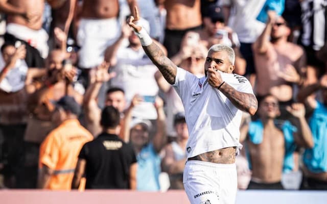 Com gol de Gabigol, Santos vira no fim e estreia com vitória no Paulistão Com gol de Gabigol, Santos vira no fim e estreia com vitória no Paulistão