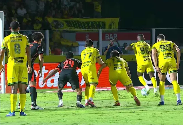 CBF divulga áudio completo do VAR em lance de expulsão anulada contra o Corinthians CBF divulga áudio completo do VAR em lance de expulsão anulada contra o Corinthians