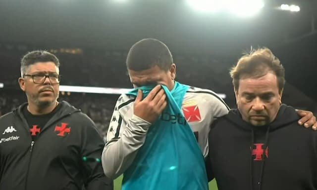 Volante do Vasco sofre grave lesão e passará por cirurgia Volante do Vasco sofre grave lesão e passará por cirurgia