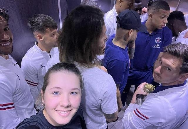 Imagem da noticia Selfie de millhões! Golfista tira foto com Messi, Neymar e Mbappé em elevador