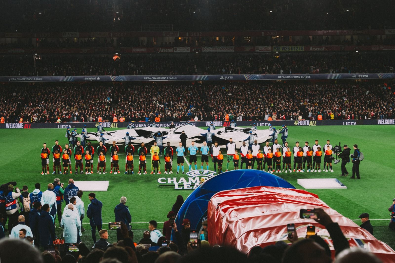 Imagem da noticia Semifinais da Champions League 2024/25: onde assistir Arsenal x PSG e Barcelona x Inter