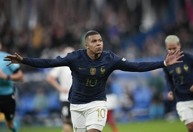 Imagem da noticia "Ser criticado não vai mudar a maneira como eu jogo e vivo", diz Mbappé