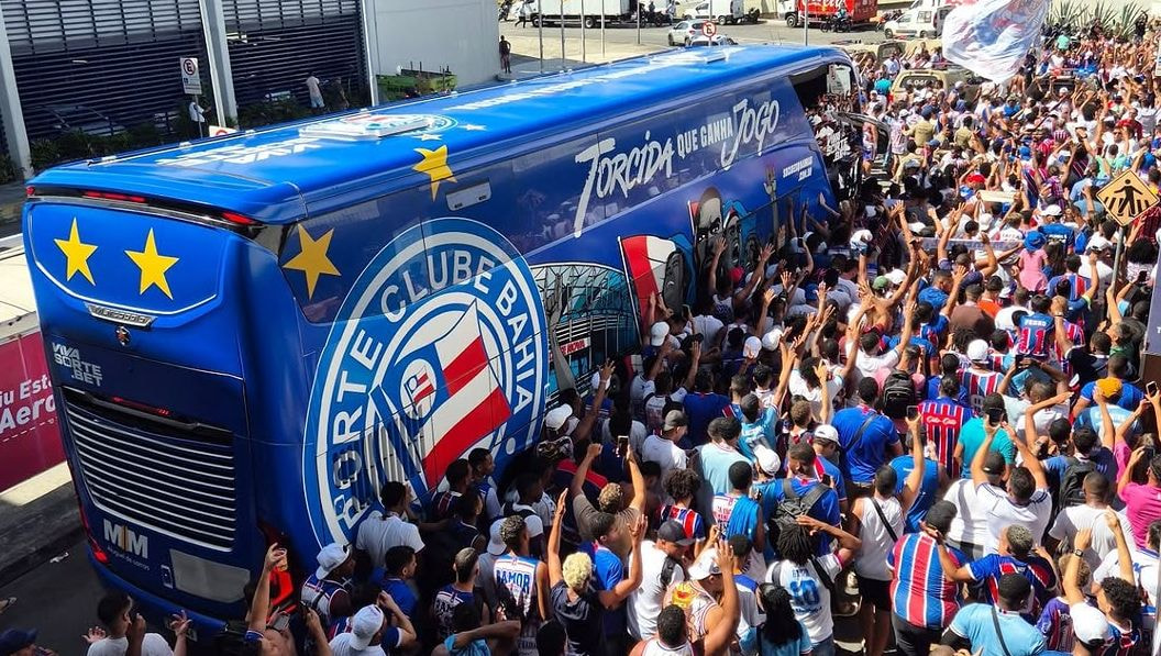 Imagem da noticia Torcida do Bahia lota aeroporto antes do embarque para jogo pela Pré-Libertadores