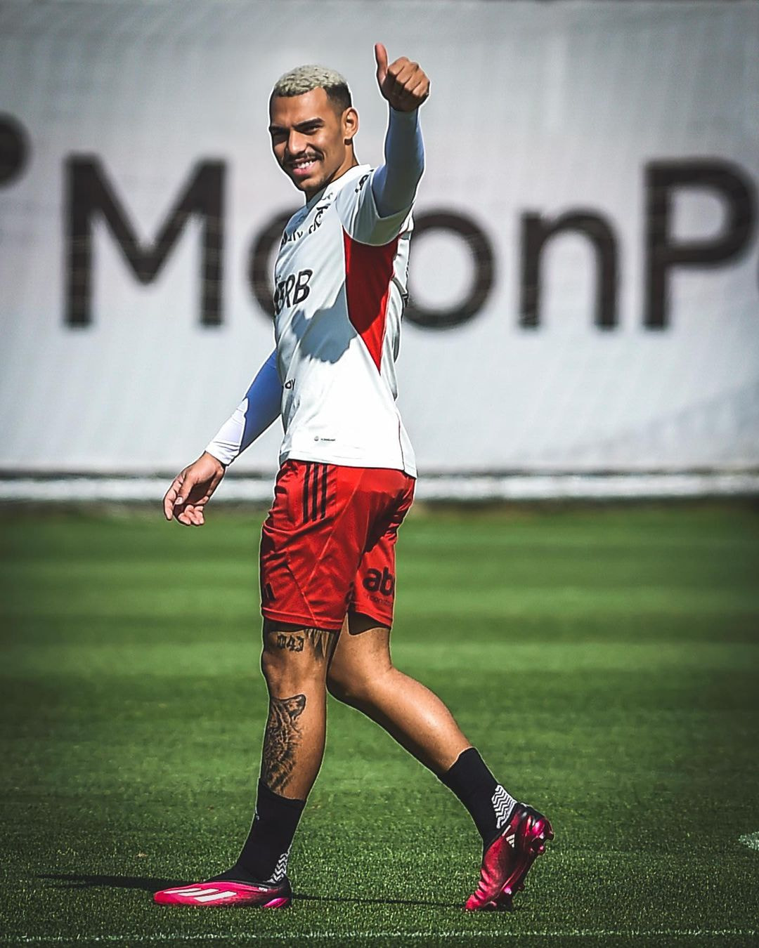 Imagem da noticia Corinthians e Flamengo não chegam a acordo, e Matheuzinho vai retornar ao Rio