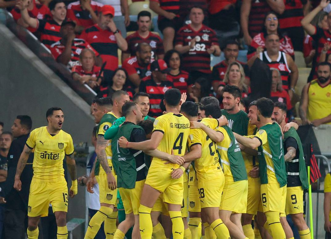 Imagem da noticia "Maracanã estava mudo", diz técnico do Peñarol após vitória em cima do Flamengo