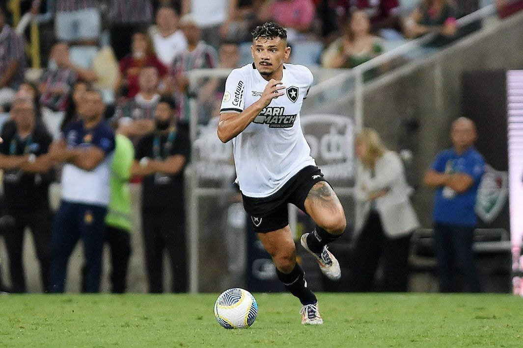 Imagem da noticia Clube formador confirma transferência de Tiquinho Soares ao Santos